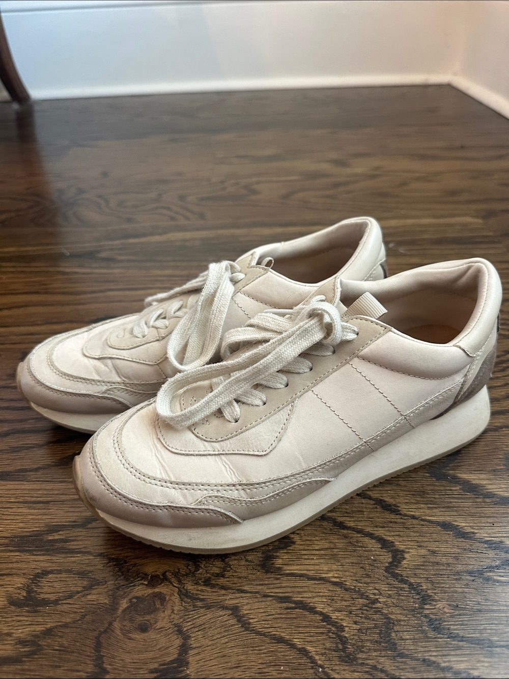 Universal Thread Neutral Cream Women's Casual Sneakers